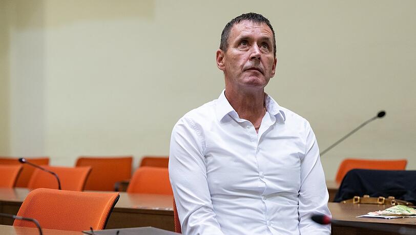 Manfred Genditzki ist fälschlicherweise beschuldigt worden, eine Rentnerin in der Badewanne ertränkt zu haben. Er wurde 2023 freigesprochen.