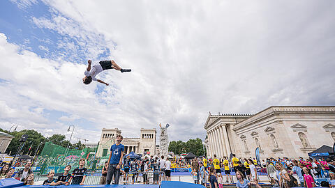 Rund 50.000 Menschen besuchten das Sportfestival auf dem  M&uuml;nchner K&ouml;nigsplatz.