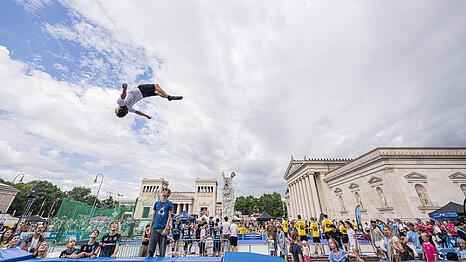 Rund 50.000 Menschen besuchten das Sportfestival auf dem  M&uuml;nchner K&ouml;nigsplatz.
