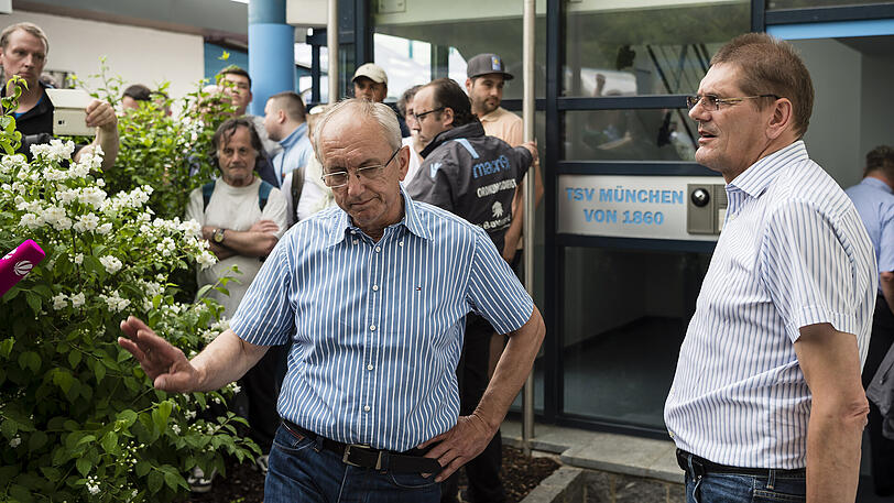 Sitzberger und Schmidt suchen nach den richtigen Worten.