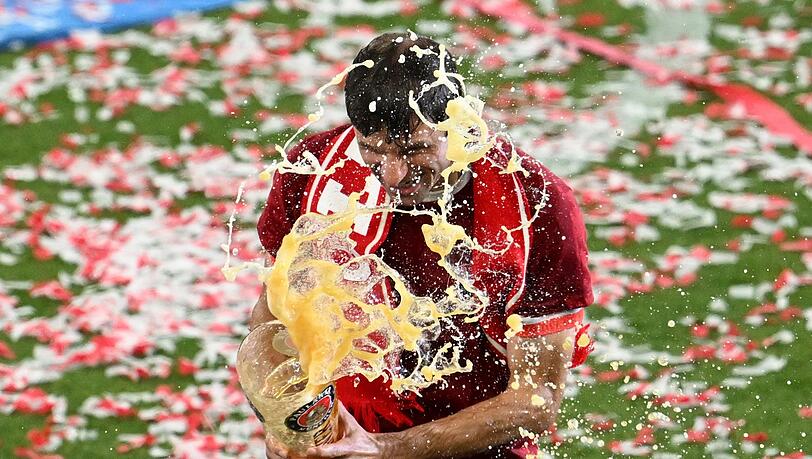 Söder adelt Müller - und aus der Bundesliga gibt es Kritik am Ibiza-Trip der Münchner Stars Söder adelt Müller - und aus der Bundesliga gibt es Kritik am Ibiza-Trip der Münchner Stars