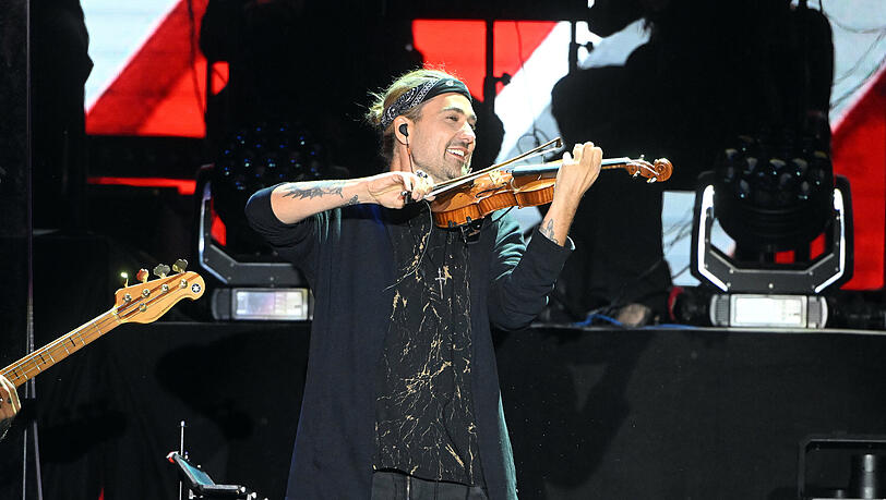 Bei seiner Tour "Millennium Symphonie" bringt David Garrett Hits der letzten 25 Jahre auf die Bühne - hier in München. Bei seiner Tour "Millennium Symphonie" bringt David Garrett Hits der letzten 25 Jahre auf die Bühne - hier in München.
