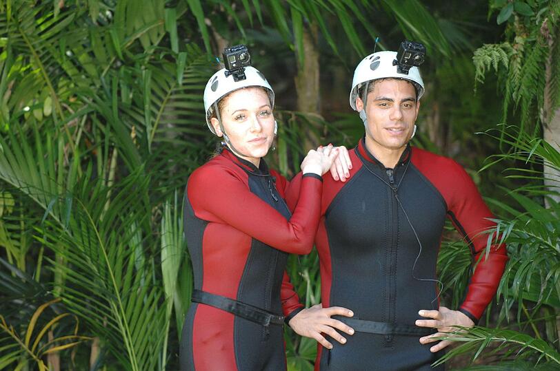 Georgina (22) und Silva Gonzalez (33) in ihrer Arbeistkleidung.