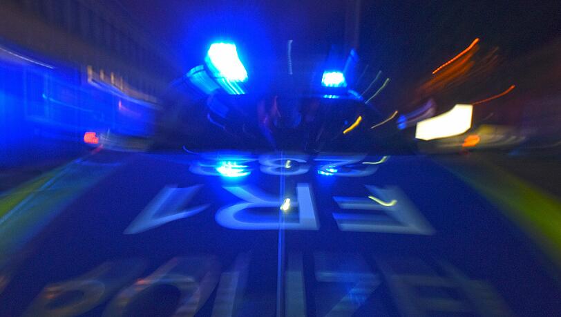 Betrug am Harethof: Eine 75-jährige Rentnerin hat einen hohen Geldbetrag an flasche Polizeibeamte verloren. Betrug am Harethof: Eine 75-jährige Rentnerin hat einen hohen Geldbetrag an flasche Polizeibeamte verloren.