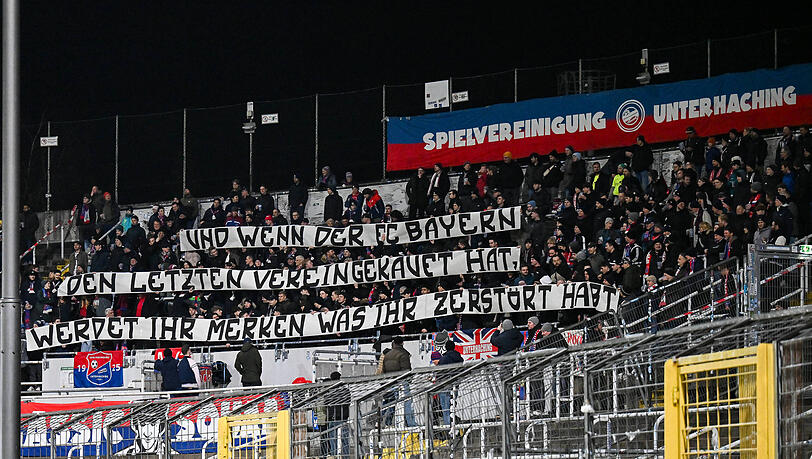 "Und wenn der FC Bayern den letzten Verein gekauft hat, werdet ihr merken, was ihr zerstört habt", so die Botschaft der Hachinger Fans. "Und wenn der FC Bayern den letzten Verein gekauft hat, werdet ihr merken, was ihr zerstört habt", so die Botschaft der Hachinger Fans.