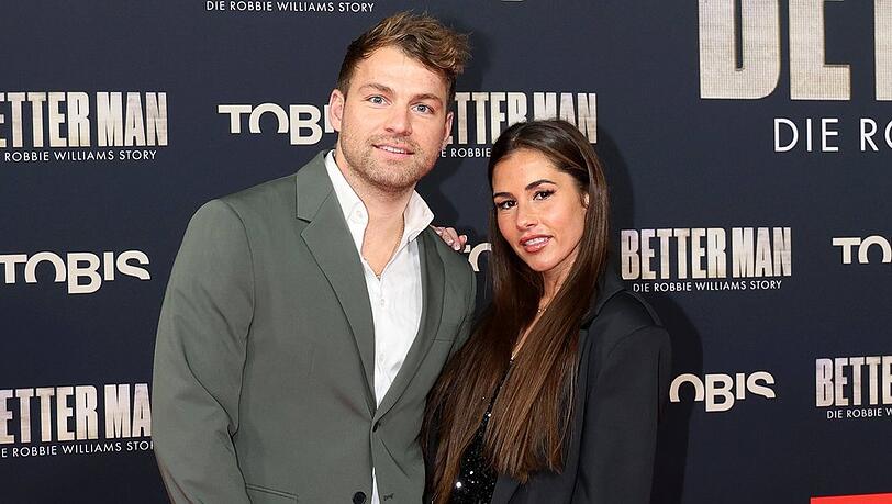 Sarah Engels mit Ehemann Julian bei einer Filmpremiere im Dezember 2024 in K&ouml;ln.