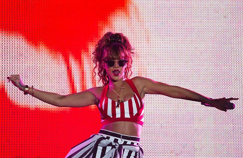 Egal was sie trägt - zurecht ist Rihanna die "Sexiest Woman Alice 2011"!