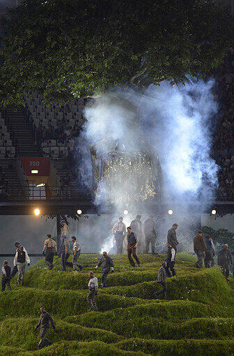 Die Feuerwerke funkelten, die Show faszinierte und ganz London war in Aufruhr: Am Freitagabend wurden die Olympischen Spiele 2012 mit viel Bombast eröffnet.