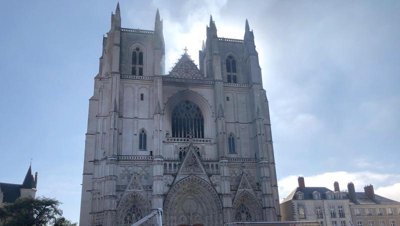 Löscharbeiten an der Kathedrale der westfranzösischen Stadt Nantes. Löscharbeiten an der Kathedrale der westfranzösischen Stadt Nantes.