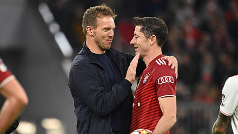 Das Wiedersehen kommt schneller als gedacht: Robert Lewandowski (r.) trifft auf seinen alten Coach Julian Nagelsmann.