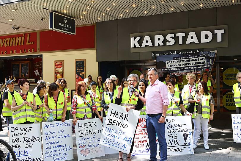 Lautstark machten die Demonstranten ihrem Unmut Luft.