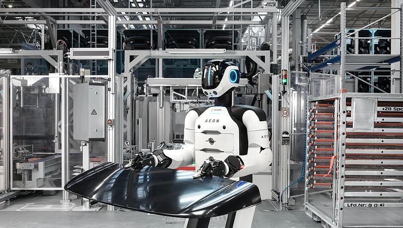Ziel des Einsatzes soll laut BMW sein, unangenehme oder gefährliche Arbeiten an Roboter auszulagern. Ziel des Einsatzes soll laut BMW sein, unangenehme oder gefährliche Arbeiten an Roboter auszulagern.