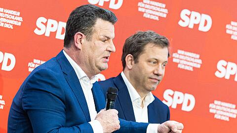 Ex-Minister Heil (l.) tritt Spekulationen entgegen, er komme als Nachfolger von SPD-Chef Lars Klingbeil (r.) in Betracht.