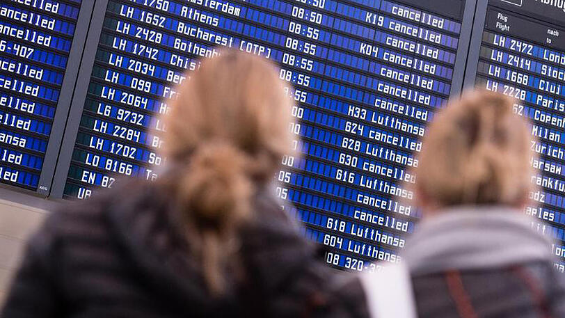 Zum größten Teil geht es um eine Entschädigung bei Verspätungen oder Ausfällen von Flügen und Bahnfahrten.