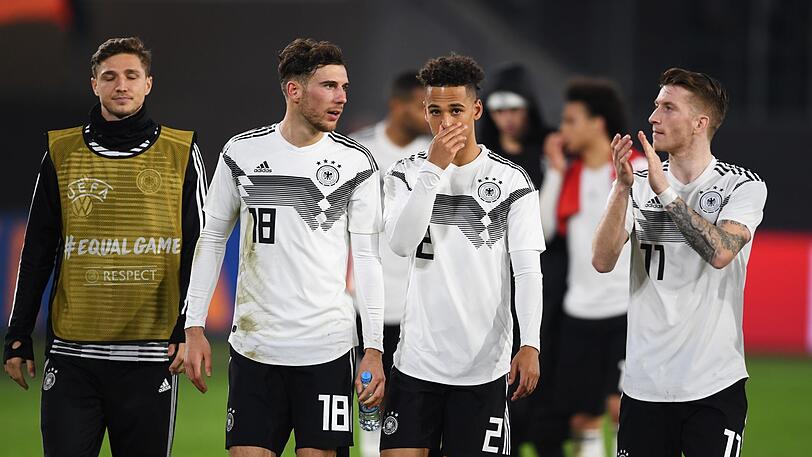 Niklas Stark, Leon Goretzka, Thilo Kehrer und Marco Reus nach dem Spiel gegen Serbien.
