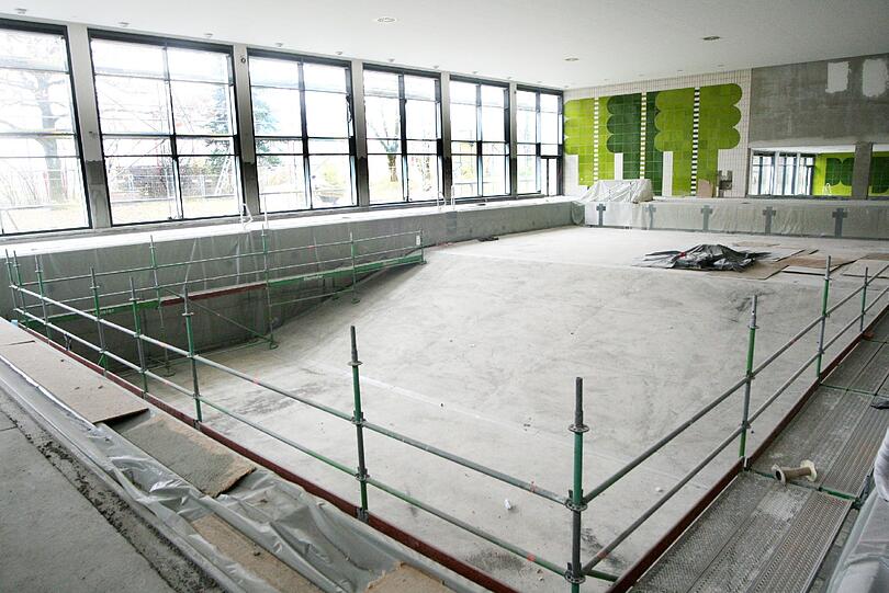 Das Harlachinger Bad ist komplett erneuert worden. Ende 2012 hatte sich die AZ auf der Baustelle umgesehen.