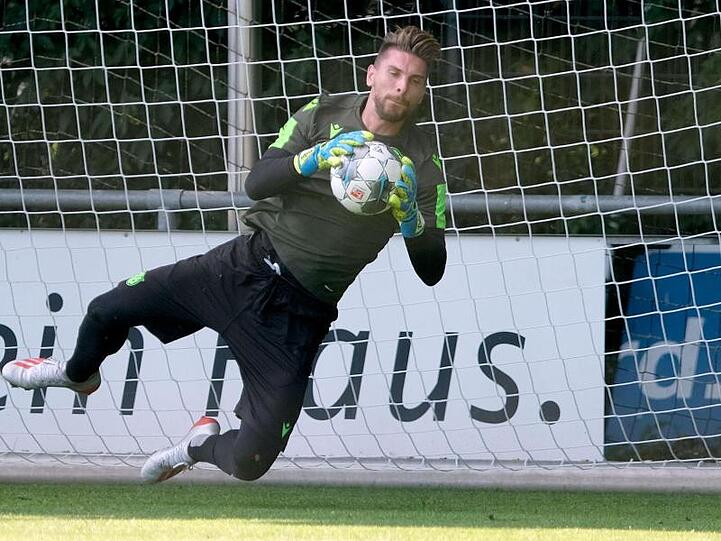 Zurück im 96-Tor: Ron-Robert Zieler beim Trainingsauftakt in Hannover.