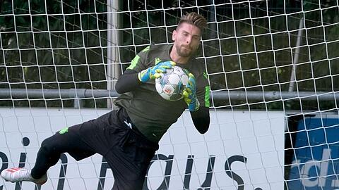 Zurück im 96-Tor: Ron-Robert Zieler beim Trainingsauftakt in Hannover.