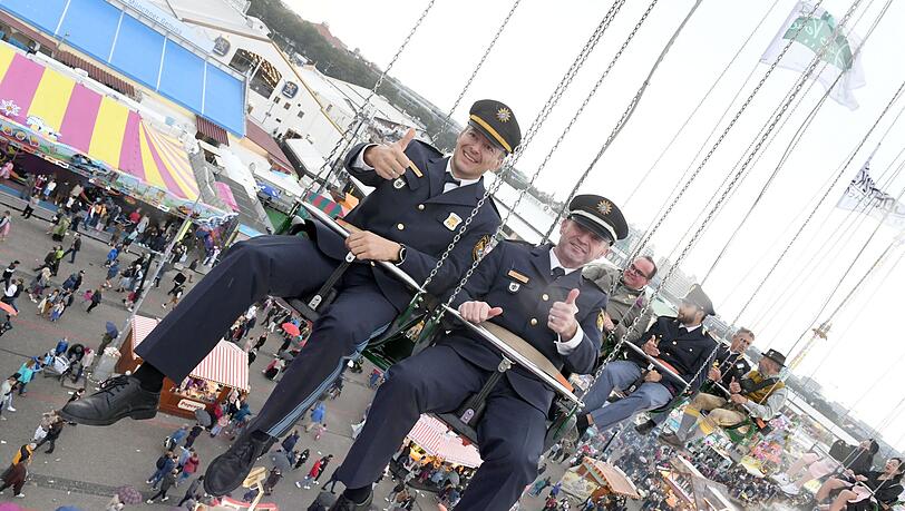 Die Polizei ist mit der "Wiesnwache" und zahlreichen Einsatzkräften auf dem Oktoberfest präsent. (Symbolbild)