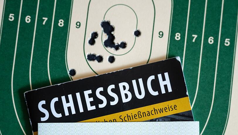 In Bayern schreitet die Entwaffnung von Extremisten nach Darstellung des Innenministeriums voran. (Symbolbild)