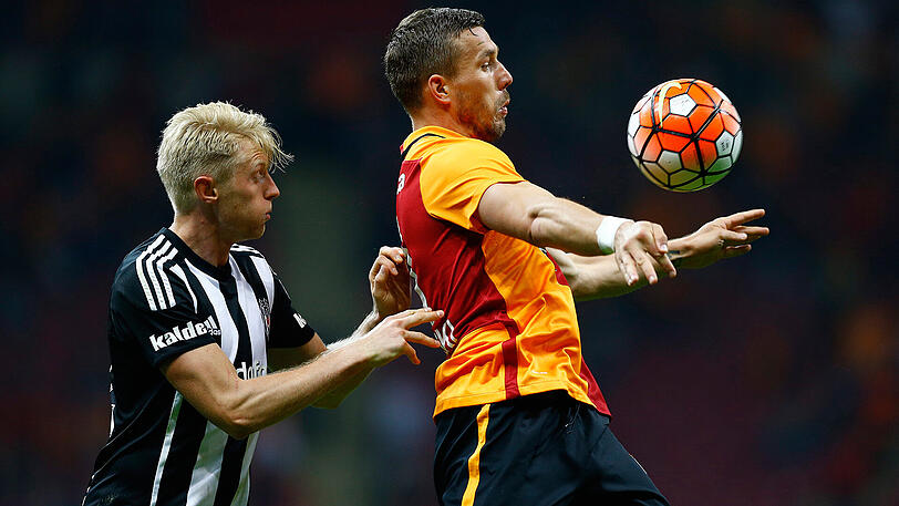 Lukas Podolski hat mehrere Angebote aus China vorliegen.