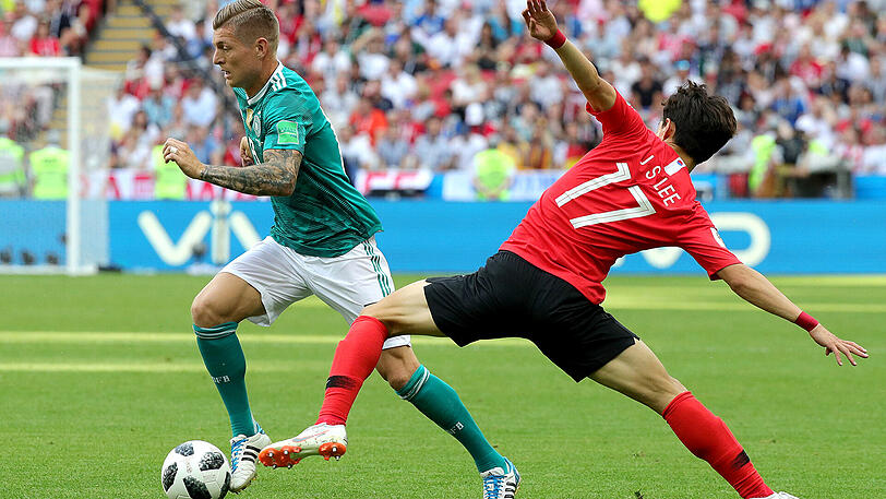 Toni Kroos: Note: 5
Der Mittelfeldmotor fand nicht ins Spiel. Am Ball gewohnt sicher, aber schlicht ohne die eine gute Idee, die von ihm erwartet wird, war es auch nicht seine Partie. Wirkte gefrustet und müde &ndash; und nicht wie ein Antreiber.