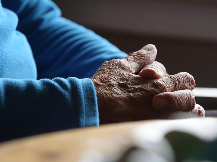 Das Verfassungsgericht hat Ende Februar das seit 2015 bestehende Verbot der geschäftsmäßigen Sterbehilfe gekippt.