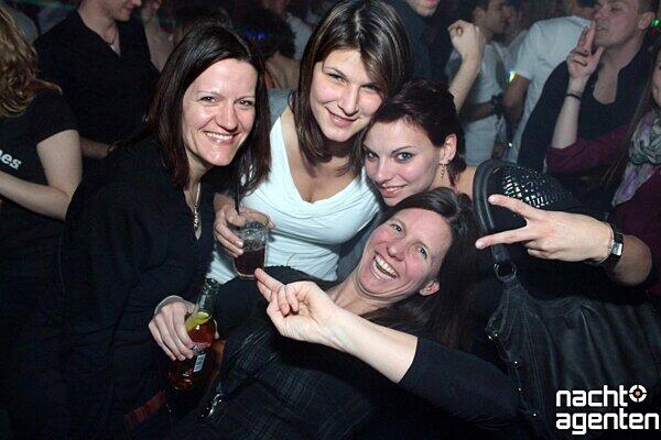 Beim "IsarCosmos" im neuraum ging es am Freitag (15.03.13) die ganze Nacht rund. Alle Bilder von dieser Party auf www.nachtagenten.de