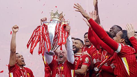 Liverpool feiert den Titel.