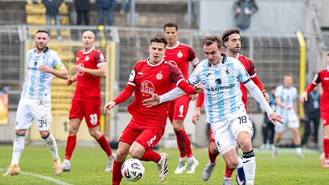 Volldampf! Kilian Jakob im Zweikampf gegen Essens Kostka.