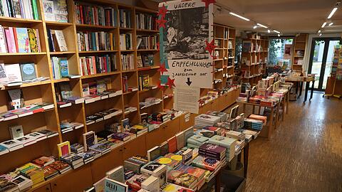 Weimer lie&szlig; drei Buchl&auml;den wegen "verfassungsschutzrelevanter Erkenntnisse" von der Liste f&uuml;r den Deutschen Buchhandlungspreis streichen, darunter auch die Buchhandlung "Rote Stra&szlig;e" in G&ouml;ttingen.