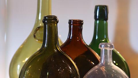 &Uuml;ber die Jahre hat sich das Design eines Bocksbeutels leicht ver&auml;ndert. (Archivbild)