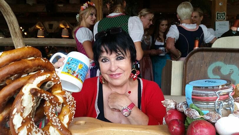 Auf der Douglas-Wiesn bei Käfer: PR-Lady Uschi Ackermann.
