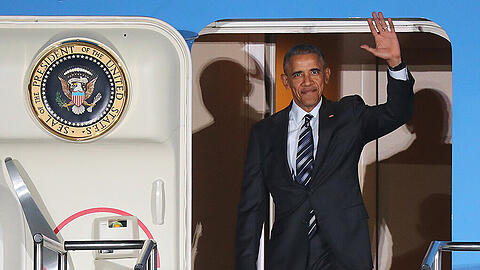 US-Präsident Barack Obama ist auf dem Flughafen in Berlin Tegel eingetroffen. Er hält sich zu einem dreitägigen Besuch in Deutschland auf.