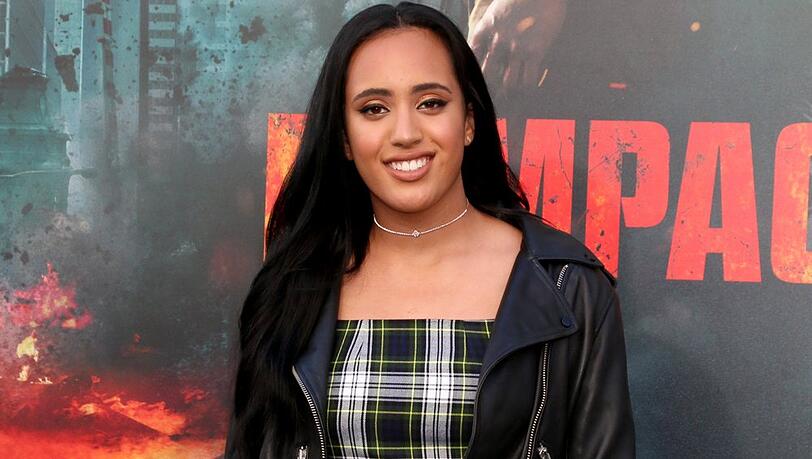 Simone Johnson tritt in die großen Fußstapfen ihres Vaters Dwayne und gibt ihr Ringdebüt als WWE-Kämpferin.
