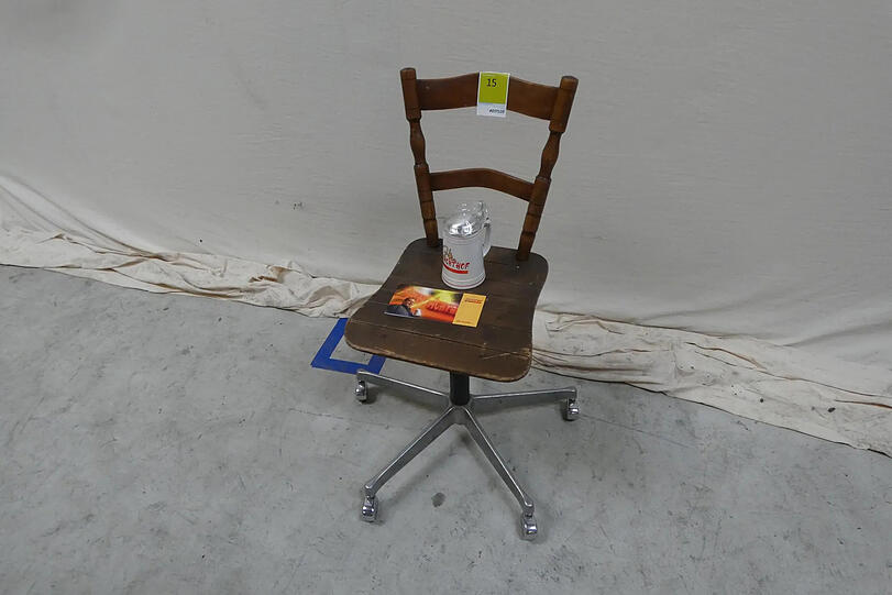 Der Stuhl von Ottfried Fischer aus dem &bdquo;Schlachthof&ldquo;.