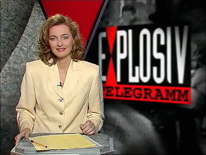 Frauke Ludowig präsentiert 1994 die erste Sendung von "Explosiv Telegramm" - dem Vorläufer des RTL-Magazins "Exclusiv - Das Starmagazin".