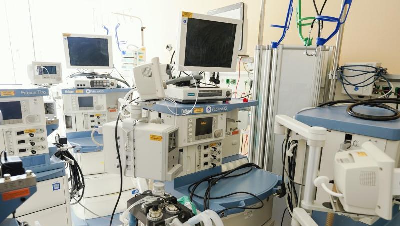 Beatmungsgeräte auf der Intensivstation des Universitätsklinikums. Für die Steuerung der Anlagen per Halbleiter hat Infineon einen Großauftrag erhalten. Beatmungsgeräte auf der Intensivstation des Universitätsklinikums. Für die Steuerung der Anlagen per Halbleiter hat Infineon einen Großauftrag erhalten.