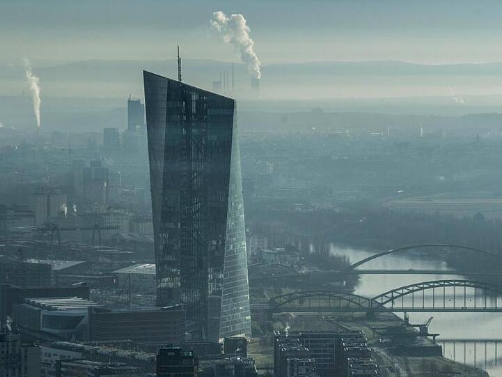 Die EZB schließt angesichts wachsender Konjunkturrisiken eine Zinserhöhung bis mindestens Mitte 2020 aus.