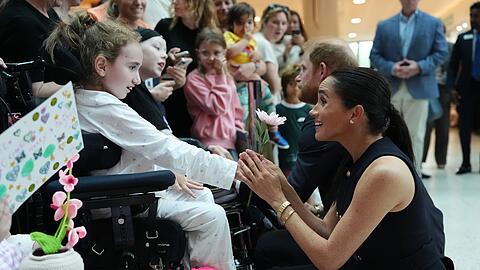 Meghan und Harry besuchten Patienten einer Kinderklinik und deren Angeh&ouml;rige.