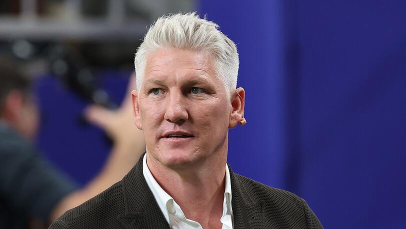 Nach der Niederlage gegen Griechenland sparte Bastian Schweinsteiger nicht mit Kritik an der deutschen Fußball-Nationalmannschaft. Nach der Niederlage gegen Griechenland sparte Bastian Schweinsteiger nicht mit Kritik an der deutschen Fußball-Nationalmannschaft.