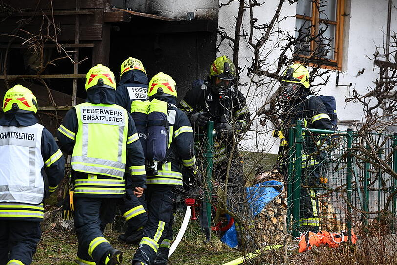 Der Sachschaden beträgt 35.000 Euro - die Ursache für den Kellerbrand ist derzeit noch unklar. Die Bilder vom Feuerwehreinsatz.