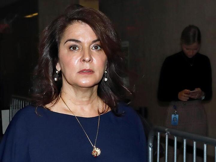 Annabella Sciorra kommt am Gericht an.