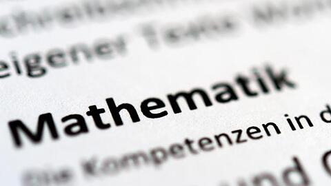 Die Hamburger Schulbehörde hatte bestätigt, dass zwei der vier Mathematik-Abituraufgaben des grundlegenden Niveaus zu schwer gewesen seien.