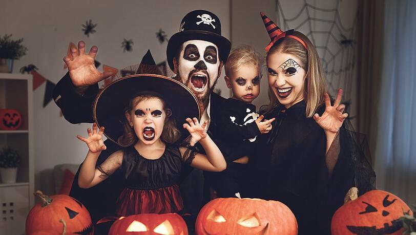 Viele Familien rund um die Welt begehen wieder Halloween. Viele Familien rund um die Welt begehen wieder Halloween.