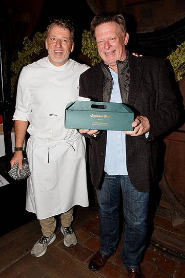 Gastgeber im Augustiner Keller, Christian Vogler (l.) mit Schauspieler Fritz Scheuermann.