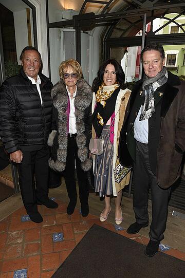 Rudi Sailer (Bruder von Toni Sailer) und Ehefrau Monika mit Ben Zameck und Freundin Kerstin Rombach