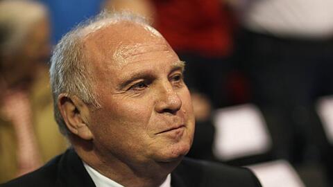Attacke statt Demut: Ex-Präsident Uli Hoeneß bei der außerordentlichen Mitgliederversammlung des FC Bayern München.