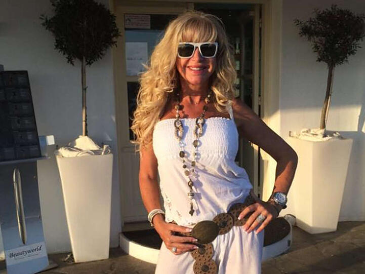 Carmen Geiss urlaubt mit Mann Robert und ihren Töchtern in Griechenland