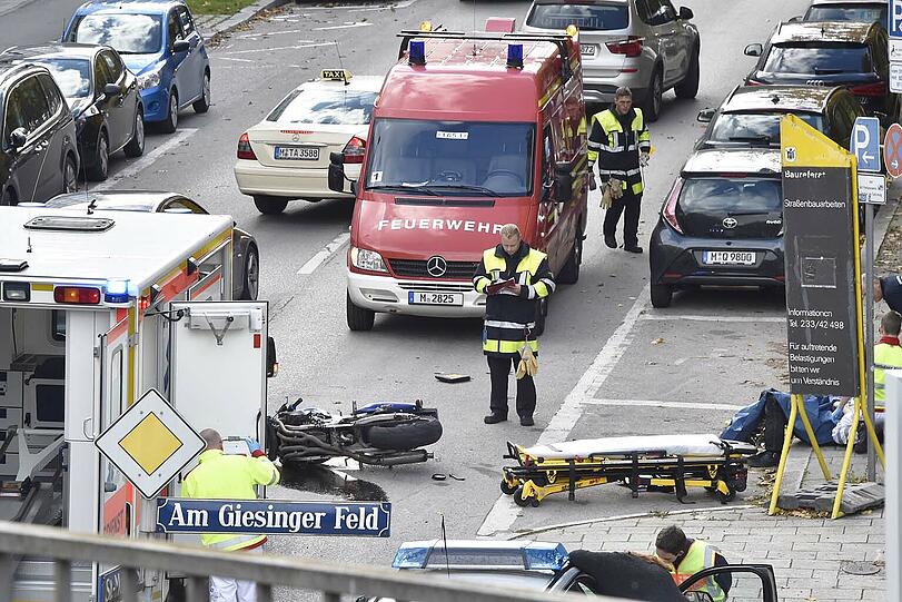 Der Motorradfahrer musste ins Krankenhaus gebracht werden.